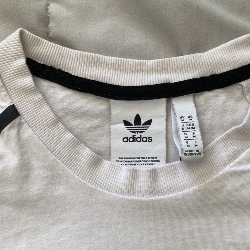 Adidas tee shirt - Picture 3 of 3